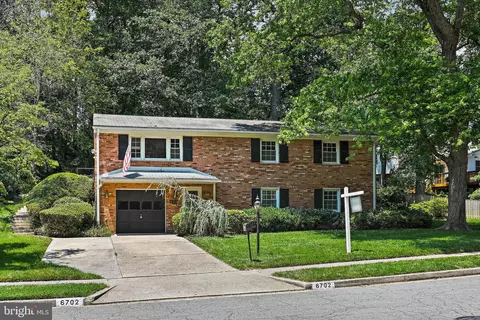6702 Greenview Ln, Springfield, VA 22152
