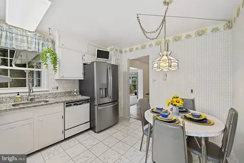 6702 Greenview Ln, Springfield, VA 22152 photo 16