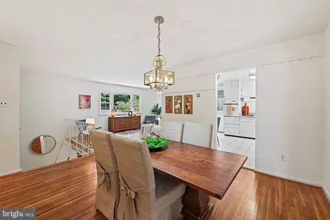 6702 Greenview Ln, Springfield, VA 22152 photo 11