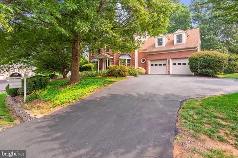 12114 Sandy Ct, Herndon, VA 20170