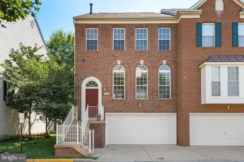 2721 Manhattan Pl, Vienna, VA 22180