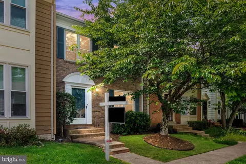 5197 Glen Meadow Dr, Centreville, VA 20120