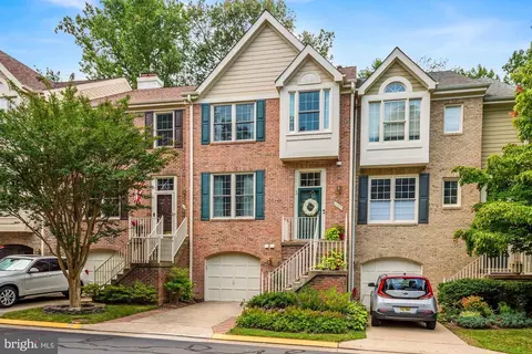 1382 Heritage Oak Way, Reston, VA 20194