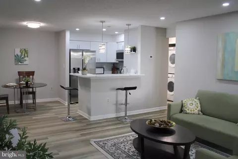 6908 Mary Caroline Cir #B, Alexandria, VA 22310