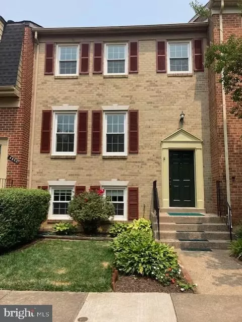 4655 Forestdale Dr, Fairfax, VA 22032