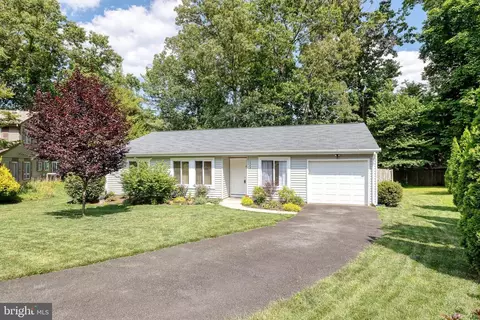1549 Youngs Point Pl, Herndon, VA 20170