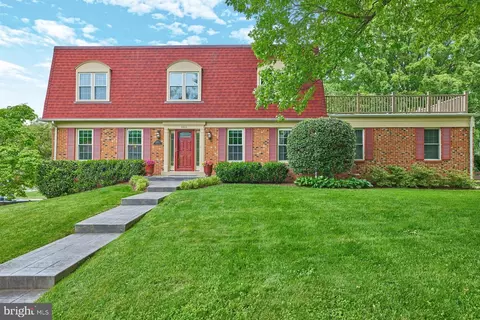 6852 Grande Ln, Falls Church, VA 22043