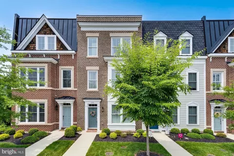 105 Locust St SW, Vienna, VA 22180