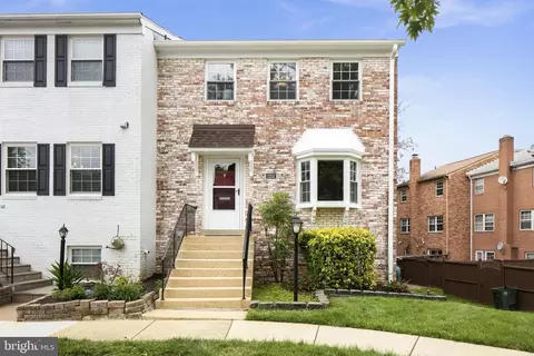 2252 Wheystone St, Vienna, VA 22182