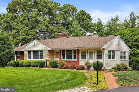 6626 Schurtz St, Alexandria, VA 22310