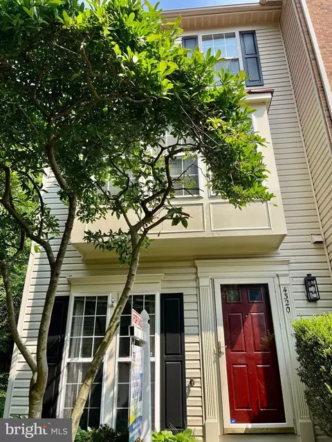 4320 Sutler Hill Sq, Fairfax, VA 22033