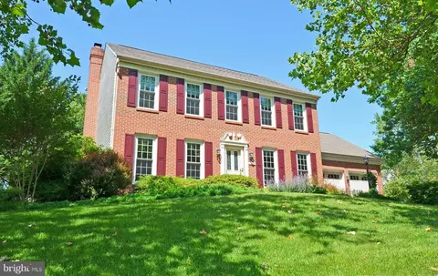 15472 Waters Creek Dr, Centreville, VA 20120