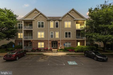6511 Grange Ln #402, Alexandria, VA 22315