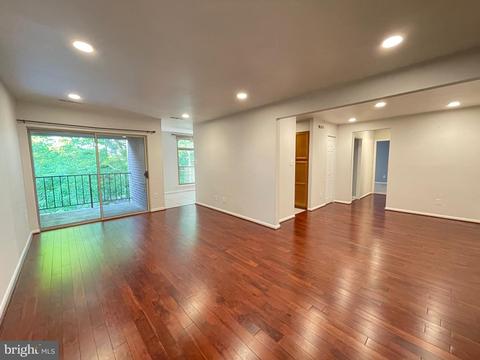 3314 Woodburn Village Dr #31, Annandale, VA 22003