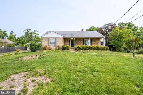6620 Cardinal Ln, Annandale, VA 22003