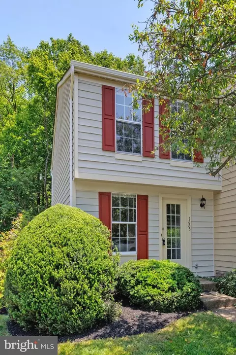 1665 Fieldthorn Dr, Reston, VA 20194
