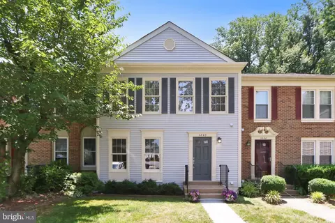 3890 Mohr Oak Ct, Fairfax, VA 22033