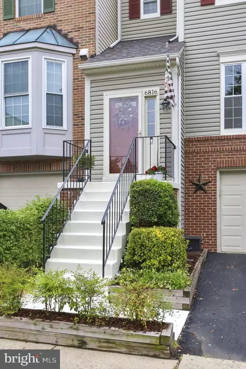 6816 Kerrywood Cir, Centreville, VA 20121