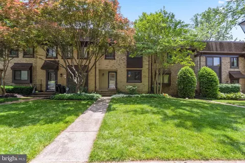 2906 Jermantown Rd #25, Oakton, VA 22124