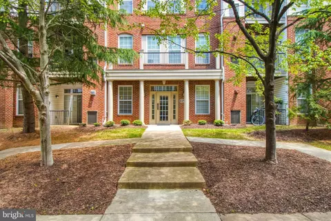 11506 Sperrin Cir #401, Fairfax, VA 22030