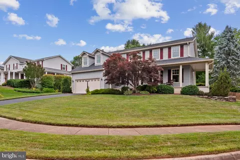 13370 Teaberry Ct, Fairfax, VA 22033