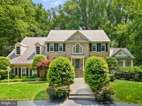 11205 Elmview Pl, Great Falls, VA 22066
