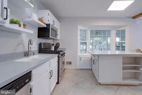 8104 Edinburgh Dr, Springfield, VA 22153 photo 18