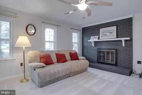 8104 Edinburgh Dr, Springfield, VA 22153 photo 4