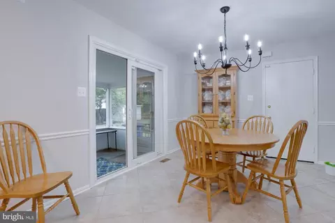 8104 Edinburgh Dr, Springfield, VA 22153 photo 12