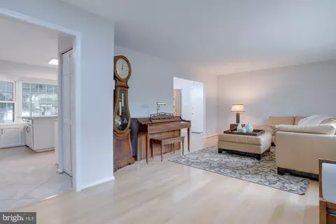 8104 Edinburgh Dr, Springfield, VA 22153 photo 10