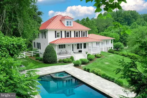 800 Polo Pl, Great Falls, VA 22066