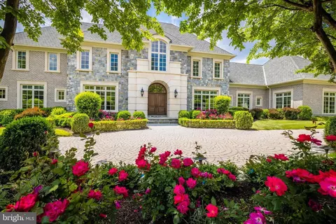 1016 Founders Ridge Ln, Mclean, VA 22102