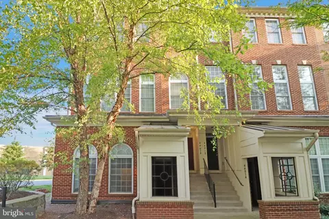 4483 Beacon Grove Cir #809A, Fairfax, VA 22033