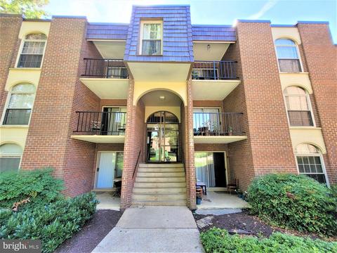 3334 Woodburn Village Dr #T2, Annandale, VA 22003
