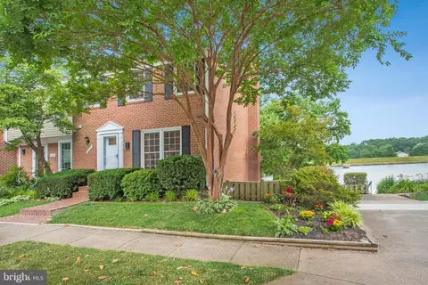 5522 Beaconsfield Ct, Burke, VA 22015