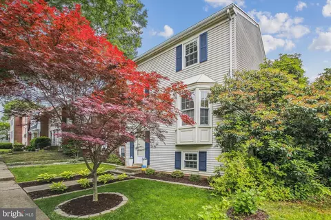 2820 Andiron Ln, Vienna, VA 22180