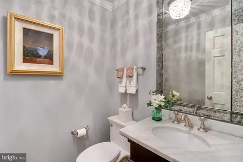 8618 Brook Rd, Mclean, VA 22102 photo 10