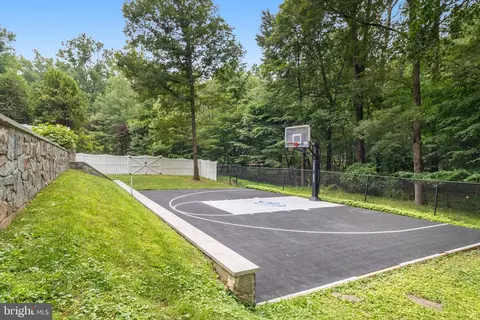 8618 Brook Rd, Mclean, VA 22102 photo 81