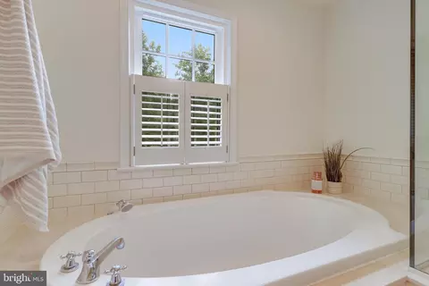 8618 Brook Rd, Mclean, VA 22102 photo 46