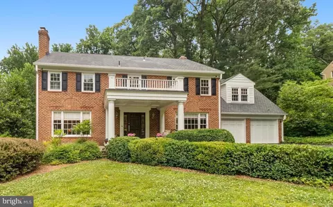 8618 Brook Rd, Mclean, VA 22102 photo 3