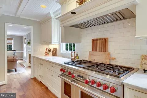 8618 Brook Rd, Mclean, VA 22102 photo 17