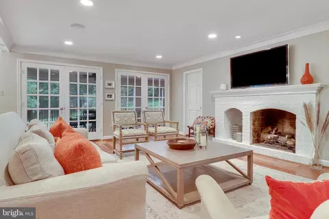 8618 Brook Rd, Mclean, VA 22102 photo 24
