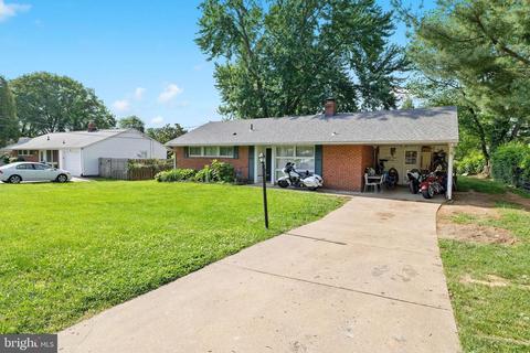 7319 Hogarth St, Springfield, VA 22151 photo 2