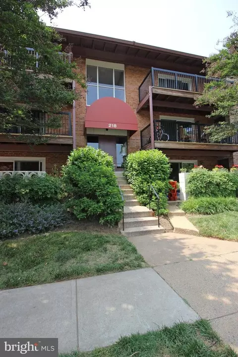 218 Locust St SE #152, Vienna, VA 22180