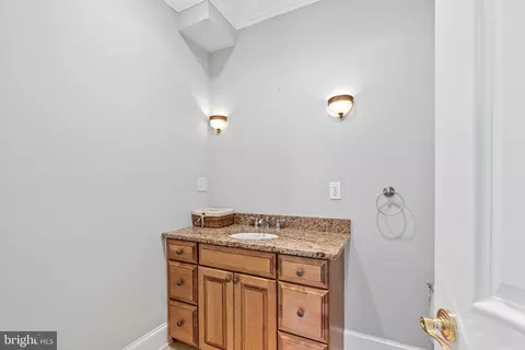 8925 Brook Rd, Mclean, VA 22102 photo 92