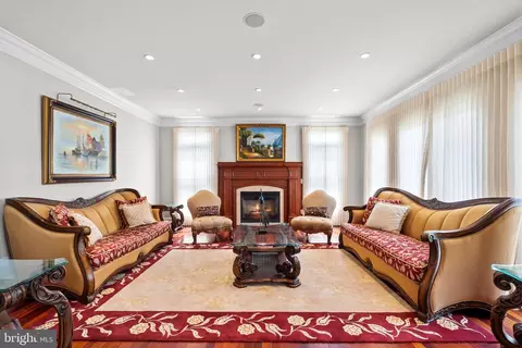 8925 Brook Rd, Mclean, VA 22102 photo 11