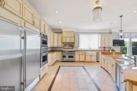 8925 Brook Rd, Mclean, VA 22102 photo 14