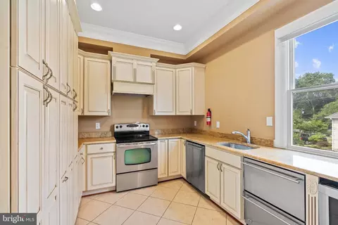 8925 Brook Rd, Mclean, VA 22102 photo 24