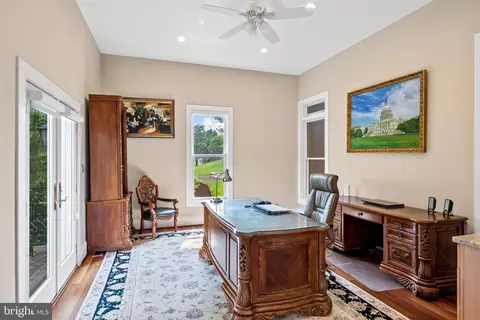 8925 Brook Rd, Mclean, VA 22102 photo 32