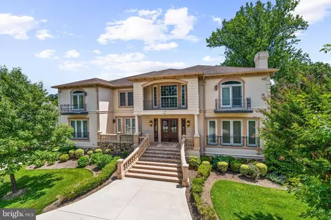 8925 Brook Rd, Mclean, VA 22102